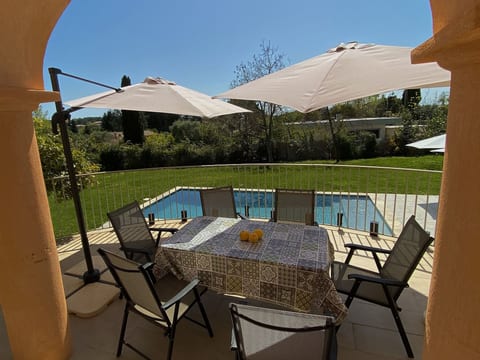 Geräumige und elegante Villa mit großem Garten, Swimmingpool und 3 Schlafzimmer