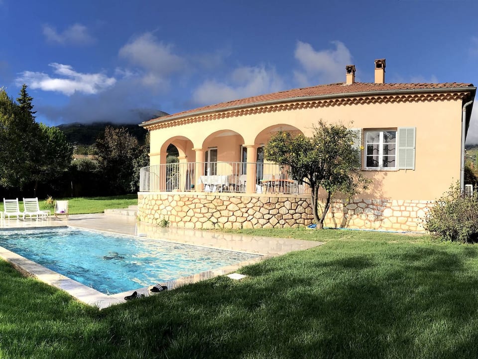 Geräumige und elegante Villa mit großem Garten, Swimmingpool und 3 Schlafzimmer - Vence