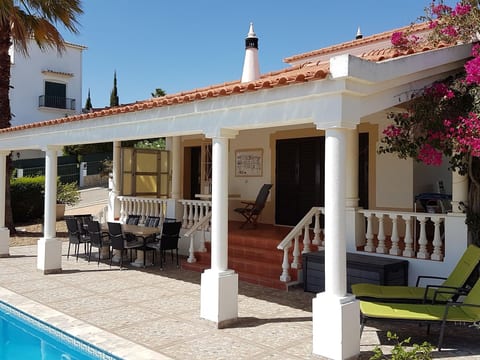Nettes Ferienhaus in Altura mit Gepflegtem Garten