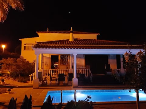 Nettes Ferienhaus in Altura mit Gepflegtem Garten