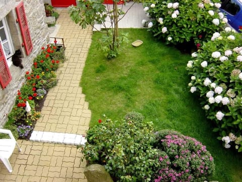 Küstennahes, bretonisches Ferienhaus mit Kamin