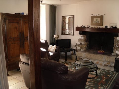 Küstennahes, bretonisches Ferienhaus mit Kamin