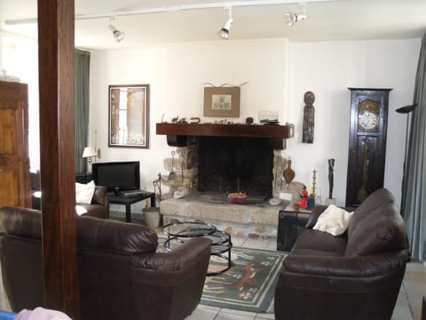 Küstennahes, bretonisches Ferienhaus mit Kamin