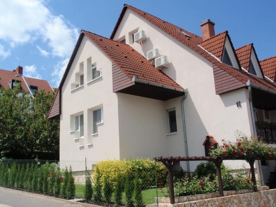 Apartamento con terraza, parrilla y jardín - Balatonföldvár
