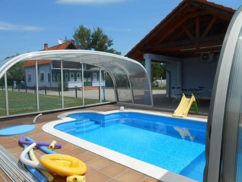 mit Garten, Grill und Terrasse