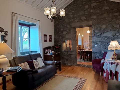 Casa da Fonte - Historisches Steinhaus auf den A