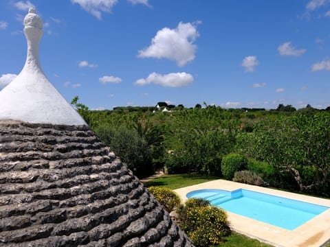 Trullo auf dem Lande in Ostuni mit privatem Pool