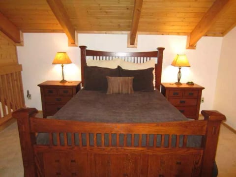 Queen bed with hotel quality sheets.