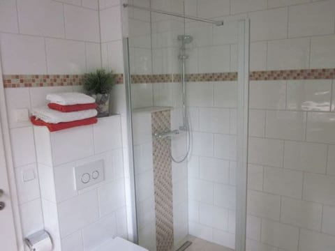 Moderne Maisonette-Wohnung mit Terrasse