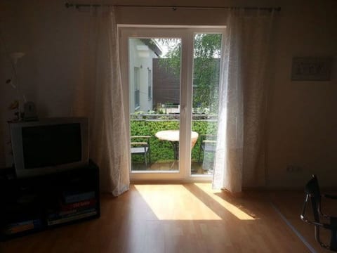 Moderne Studiowohnung im Obergeschoss mit Balkon