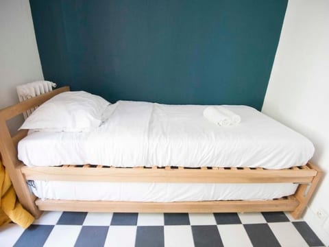 Zimmer mit Badezimmer