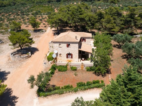 Aresti Mountain Resort Villa Ira mit privatem Pool
