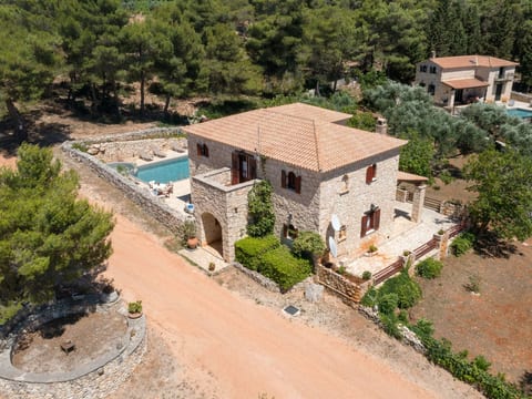 Aresti Mountain Resort Villa Ira mit privatem Pool