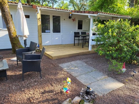 Chalet B10 Yemanisi in der Dordogne