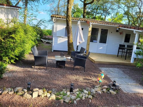 Chalet B10 Yemanisi in der Dordogne