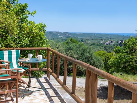 "Villa Erontas" mit Blick auf das Wasser
