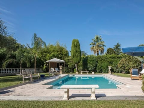 Villa mit privatem Pool und Fitnessraum