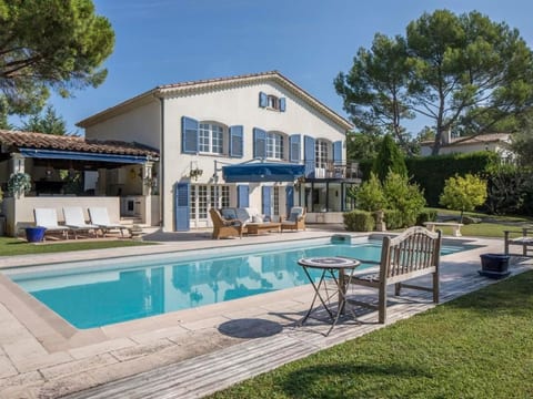 Villa mit privatem Pool und Fitnessraum
