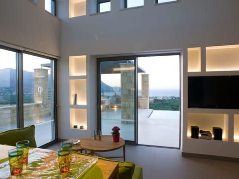 "Villa Symphony"