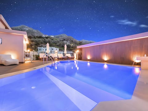 Petralis Luxus Villa Pool Whirlpool
