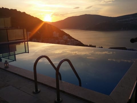 Luxuriöse Villa mit atemberaubendem Meerblick
