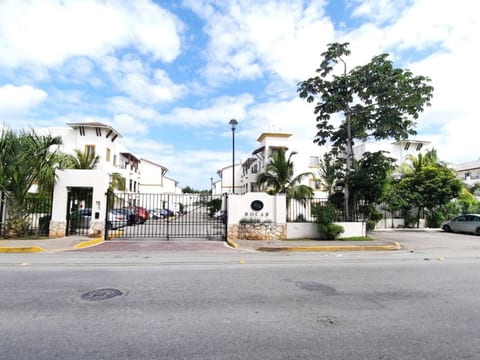 Appartement in Playa Del Carmen mit Kleiner Terrasse