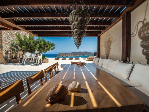 "Villa Dimitra" mit Infinity Pool