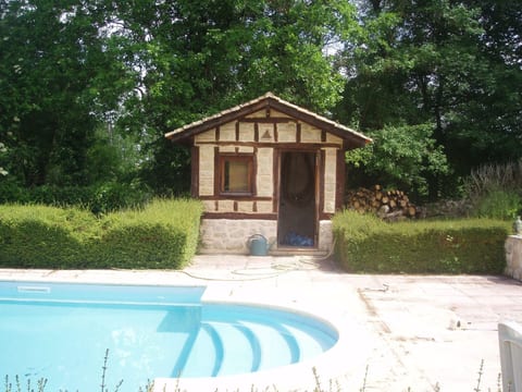 Der Pavillon - im Park des Schlosses Lescaut
