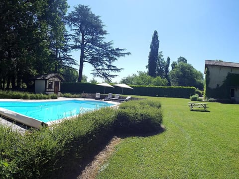 Der Pavillon - im Park des Schlosses Lescaut