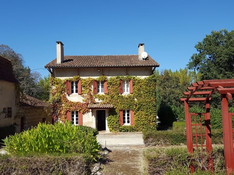 Der Pavillon - im Park des Schlosses Lescaut