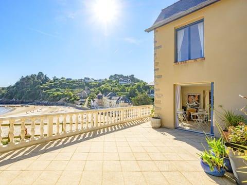 Villa "Ker House" mit Blick auf das Wasser