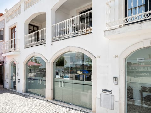 Haus am Flussufer