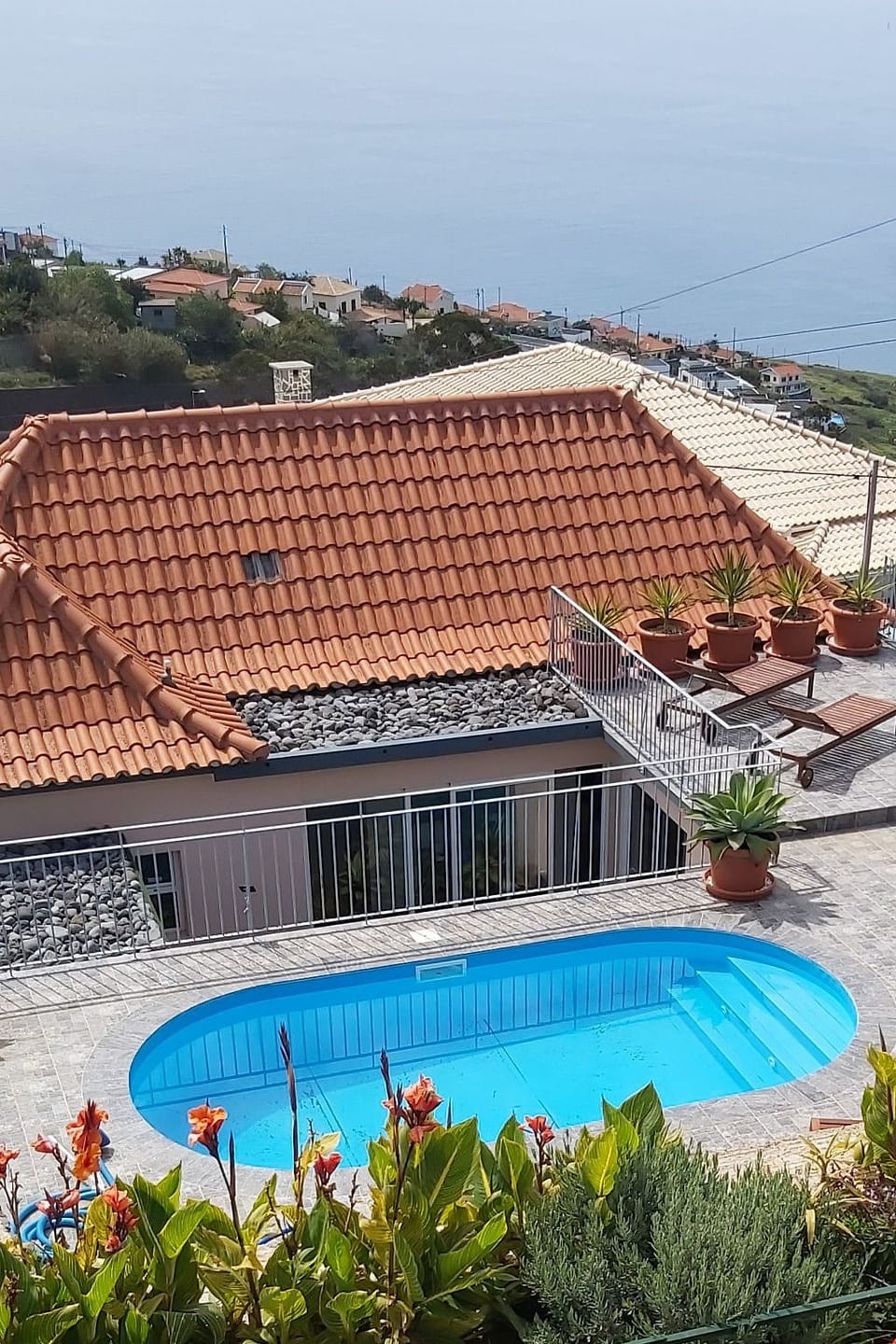 Cottage aus Stein mit Blick auf das Wasser - Arco da Calheta