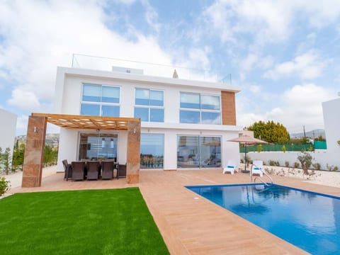 Luxuriöse Villa mit 4 Schlafzimmern, privatem Pool und Whirlpool