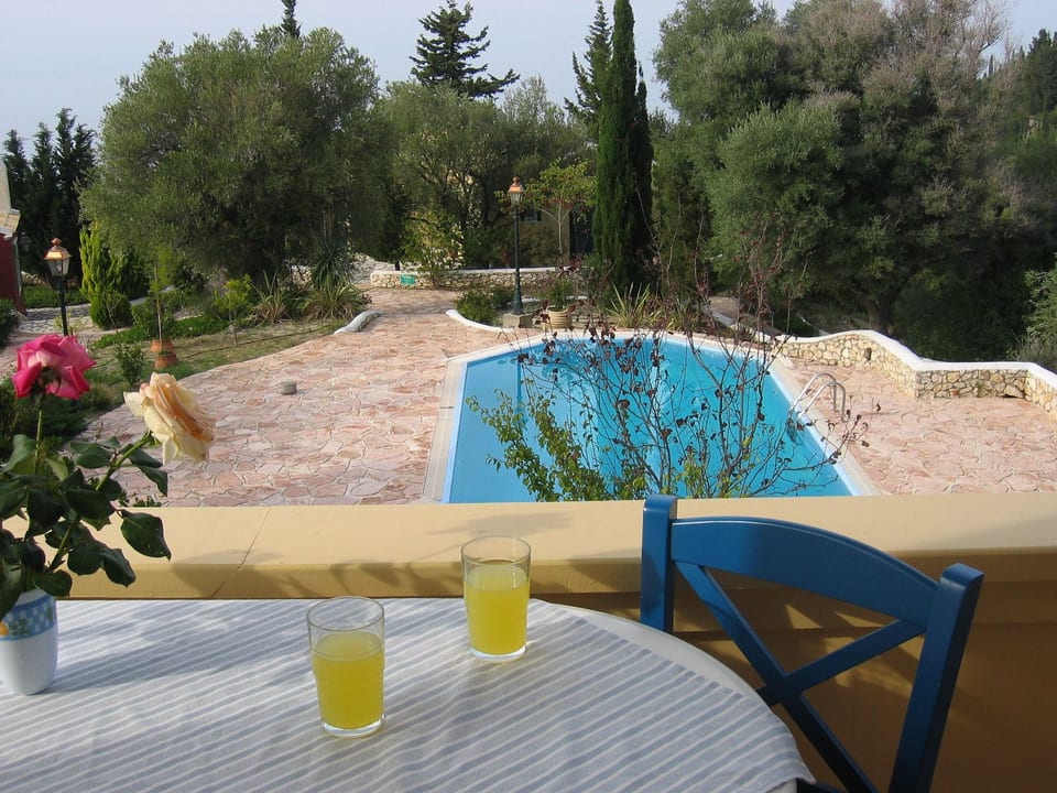 Appartement avec grande piscine commune et pataugeoire pour enfants - Vavkeri