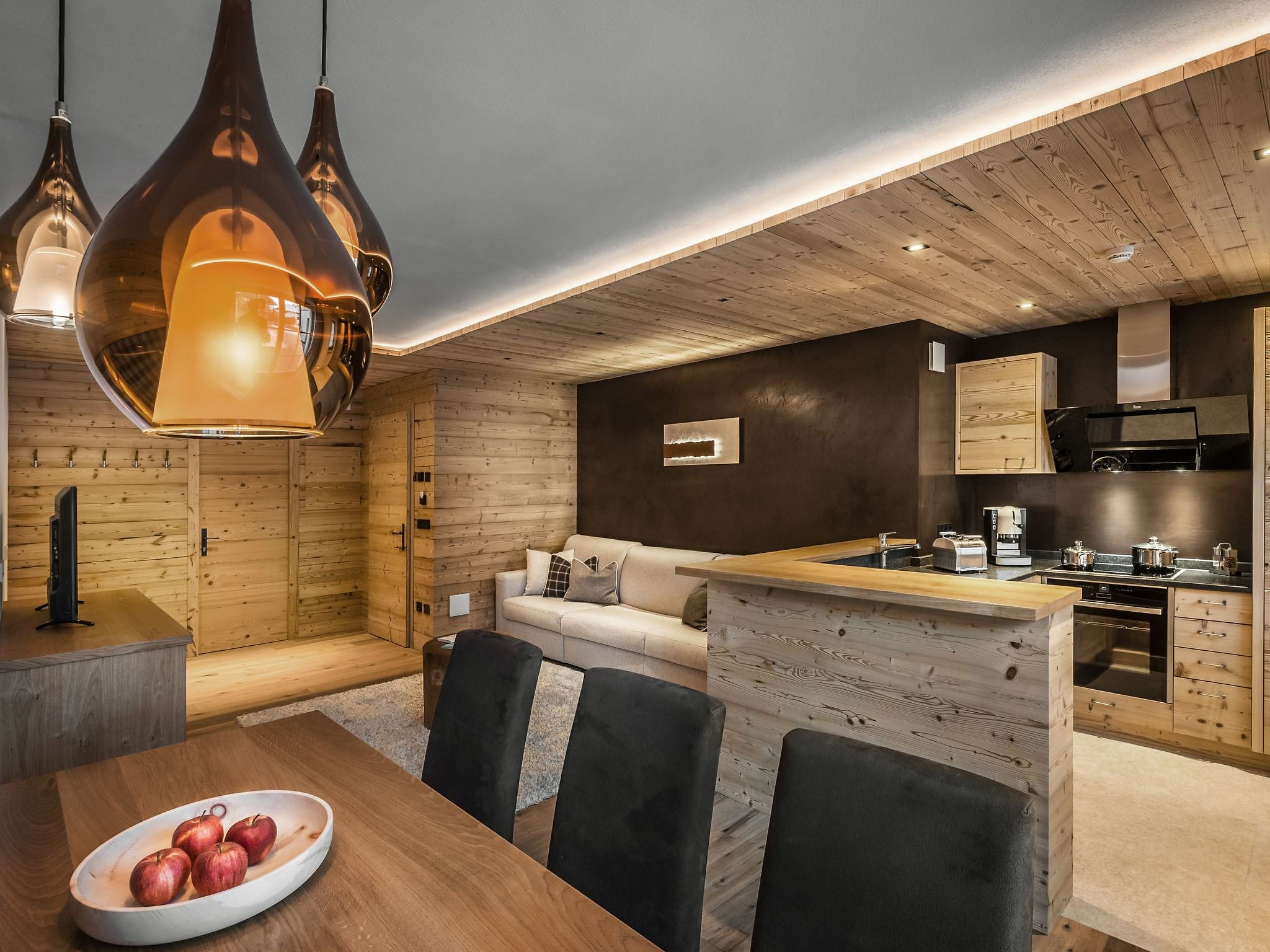 für vier Personen im Erdgeschoss mit kleinem privatem Garten