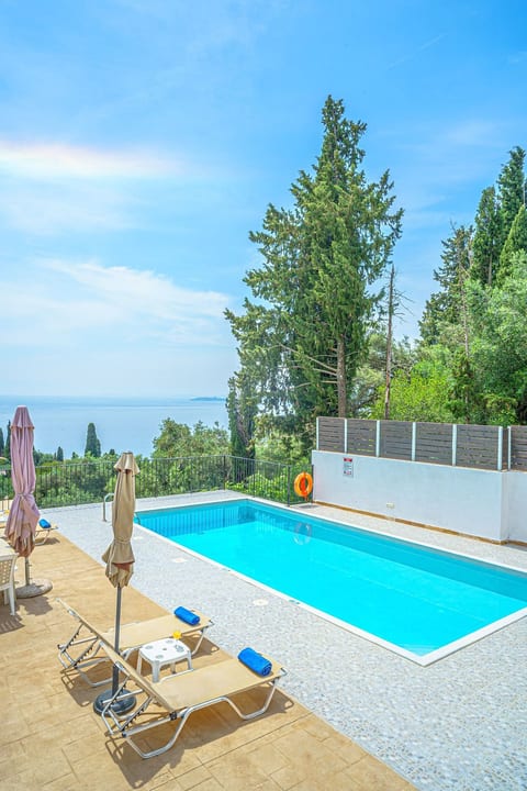 in Nisaki mit Pool