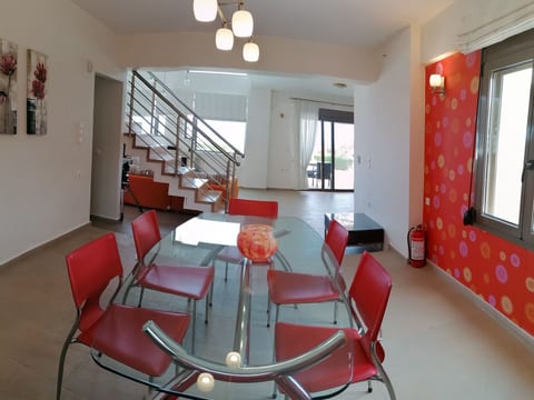 Villa Irini - 3-Schlafzimmer-Villa mit privatem Pool