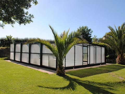 Großes Haus mit überdachtem und beheiztem Swimmingpool