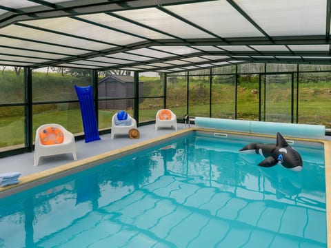 Großes Haus mit überdachtem und beheiztem Swimmingpool