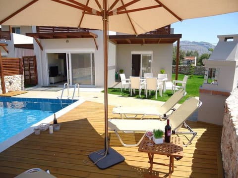 mit Privatpool für 4 Personen + 2 Kinder ca. 92 m² in Masari, Ägäis (Rhod