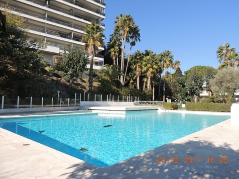 Studio Vue mer standing proche Cannes