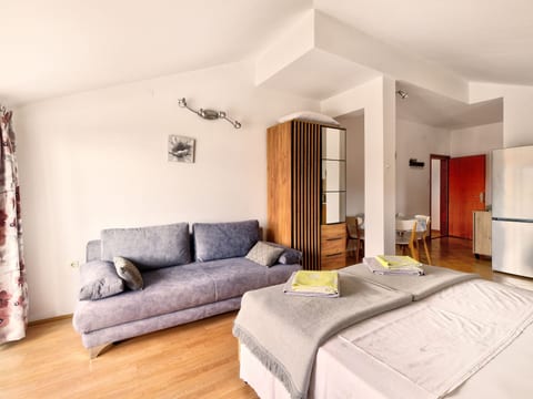 Studio-Apartment mit Balkon und Meerblick