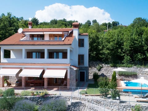 Anwesen "Vila Harmonia" mit Infinity-Pool