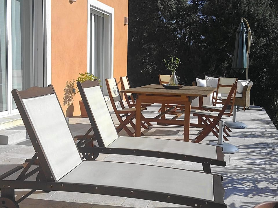 Freistehendes Haus mit großer Terrasse und Panoramablick auf die Landschaft - Lorgues