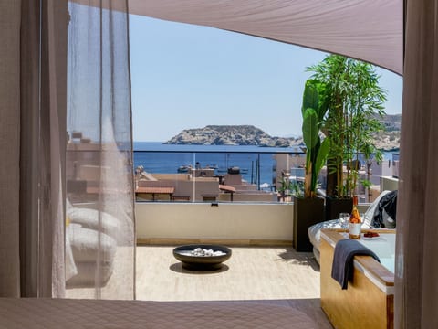 Neue Charavgi Suite mit Jacuzzi, 40m vom Strand