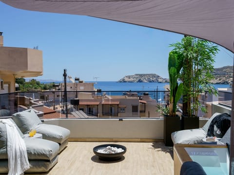 Neue Charavgi Suite mit Jacuzzi, 40m vom Strand