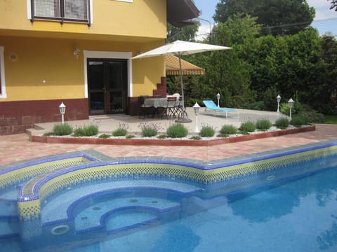 Große Ferienwohnung Hannabella mit Schwimmbad