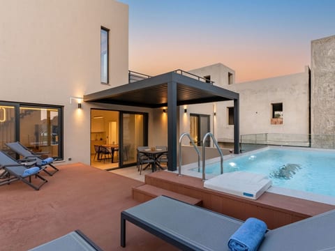 Neue Villa Dandelion, Privater Pool, 100m zum St