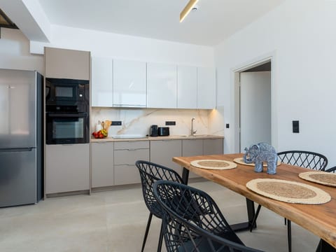 Neue Villa Dandelion, Privater Pool, 100m zum St
